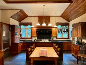 Lakefront Retreat 20 minutes from Middlebury - Image 2