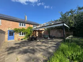Lovely cottage with sunny garden sleeps 6 - Image 2