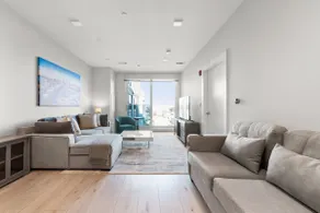 Luxurious 1BR, Pool, Gym, nr Blue Line - Image 2