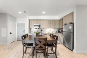 Luxurious 1BR, Pool, Gym, nr Blue Line - Image 5