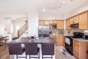 Banff 1 Hr Away! 3-Floor Family Home Near Downtown - Image 4
