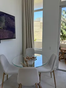 Lovely Beautiful Escape in South of 5th (6 Guests) - Image 5