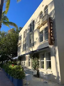 Lovely Beautiful Escape in South of 5th (6 Guests) - Image 3