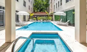 Lovely Beautiful Escape in South of 5th (6 Guests) - Image 2