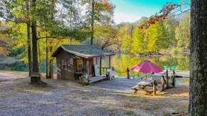 Cabin Retreat with private lake and hot tub! - Image 5
