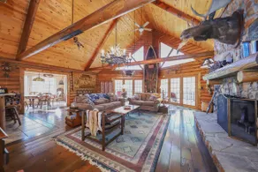 Cabin Retreat with private lake and hot tub! - Image 3