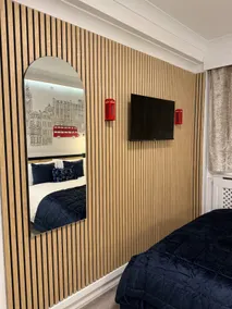 Small Stylish Flat WestEnd - Image 4