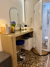 Small Stylish Flat WestEnd - Image 5