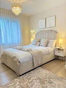 City Centre | Jacuzzi | Free Parking | Sleeps 6 - Image 3
