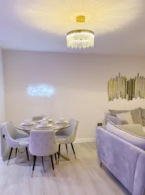 City Centre | Jacuzzi | Free Parking | Sleeps 6 - Image 2