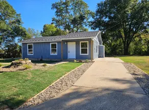 The Cozy Little Blue House - Image 3