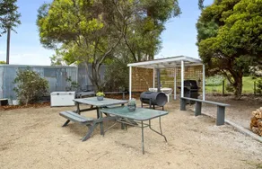 White Beach retreat - Image 3