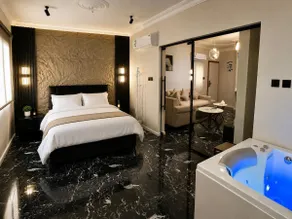 Luxury Flat with Jacuzzi - Image 2