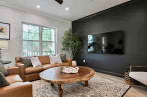Watula on the Square - Luxury Downtown Retreat - Image 3