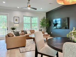 Watula on the Square - Luxury Downtown Retreat - Image 4