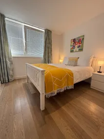 Convenient quiet flat with parking - Image 3
