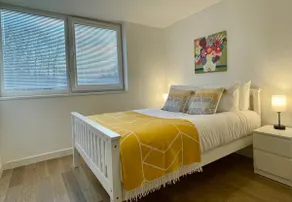 Convenient quiet flat with parking - Image 4
