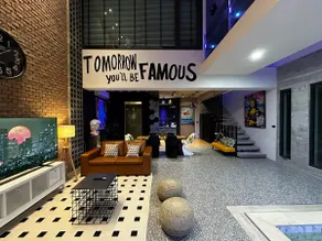 Z Loft Seaside FashionDesigner Loft - Image 2