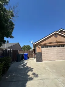 Lovely home in Sanger CA 5 bedrooms 2.5 bath - Image 2