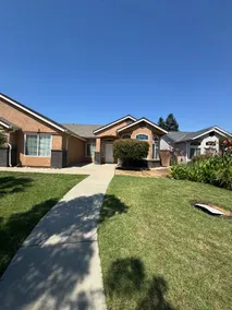 Lovely home in Sanger CA 5 bedrooms 2.5 bath - Image 3
