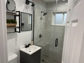 Green Vibes- 2BR Urban Escape Near Downtown Chi - Image 2