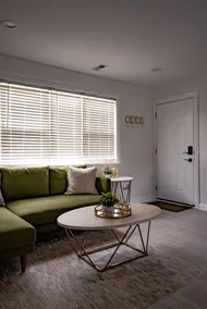 Green Vibes- 2BR Urban Escape Near Downtown Chi - Image 5