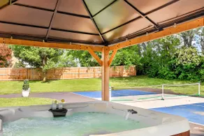 Bourbon Trail - Pickleball - Hot Tub - Mini-Golf - Image 3
