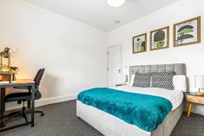 3BR, 6 min to central station, full kitchen - Image 3