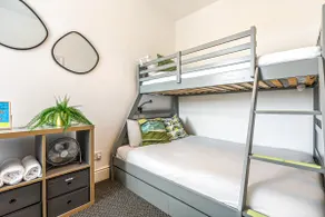 3BR, 6 min to central station, full kitchen - Image 4