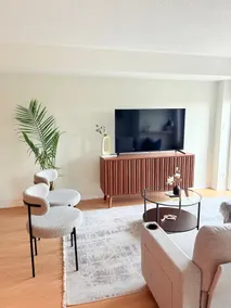 Oakville 2BR: Central, Comfy & Close to Everything - Image 5