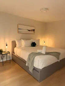 Oakville 2BR: Central, Comfy & Close to Everything - Image 3