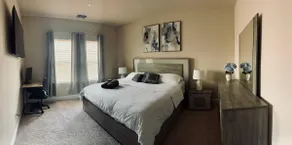Spacious Family Home, Walk to Shops & Dining - Image 2