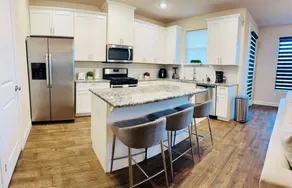 Spacious Family Home, Walk to Shops & Dining - Image 5