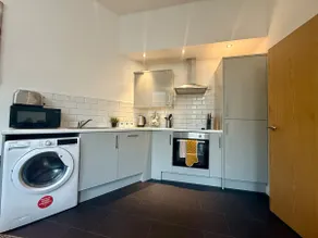 Bradford: City-Centric 1BR Apartment - Image 3