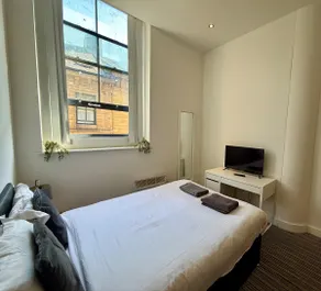 Bradford: City-Centric 1BR Apartment - Image 2