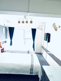 　Convenient transportation, 6 minutes walk to Hakata station, can accommodate 4 people, two queen beds, private bathroom. - Image 3