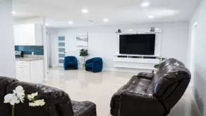 Stylish Canal‑Front Oasis - Sawgrass Mills & Arena - Image 2