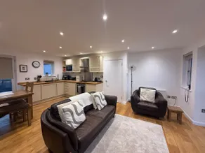 Cozy Apartment With Harbour Views - Image 4