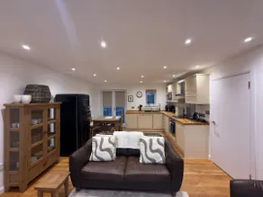 Cozy Apartment With Harbour Views - Image 3