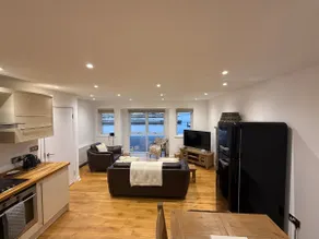 Cozy Apartment With Harbour Views - Image 5