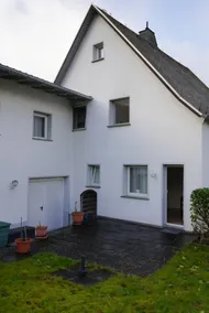 Cozy 6-bed room apartment with castle view - Image 2