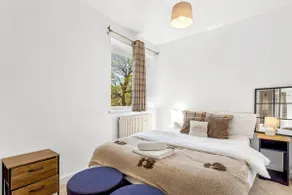 2-Bed spacious Flat-2-minute walk to tube station - Image 5