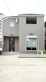 Near Narita Airport/5 min walk to the train/2 free parking spaces/Next to 7-Eleven/The Maruko - Image 2