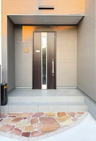 Near Narita Airport/5 min walk to the train/2 free parking spaces/Next to 7-Eleven/The Maruko - Image 3