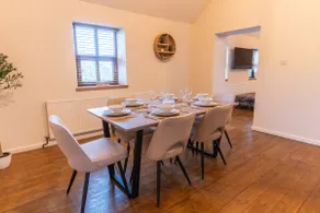 Hugo’s Luxury Barn - Image 4