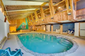 3-Level Cabin Near Lakes and Golf -8 Beds-3 Baths - Image 3