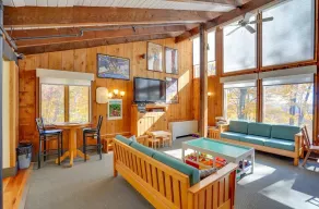 3-Level Cabin Near Lakes and Golf -8 Beds-3 Baths - Image 5