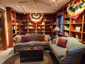 The Presidential Suite Close to Kenyon & Mt Vernon - Image 4