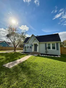 Cozy Cottage | Sleeps 6 | Spacious yard - Image 3