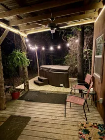 Little Reata at Lake Cabin Escapes w/ private Hot Tub & Fire Pit, Perfect Romantic Couples Getaway - Image 4